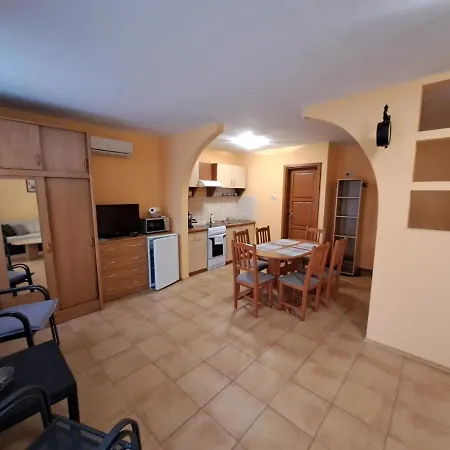 Rozmaring Apartmanok Gyula Exterior photo