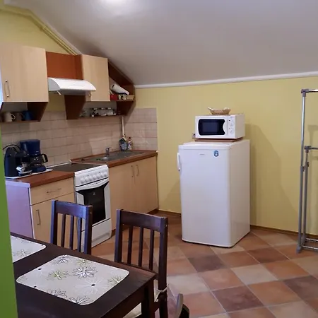 Rozmaring Apartmanok Gyula Exterior photo