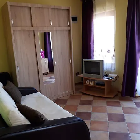 Rozmaring Apartmanok Gyula Exterior photo