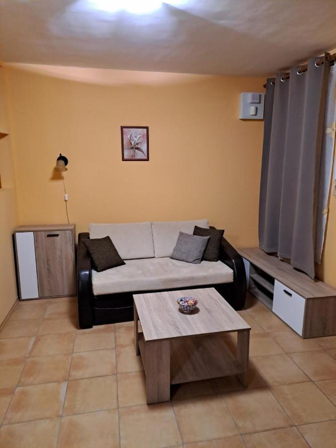 Rozmaring Apartment *