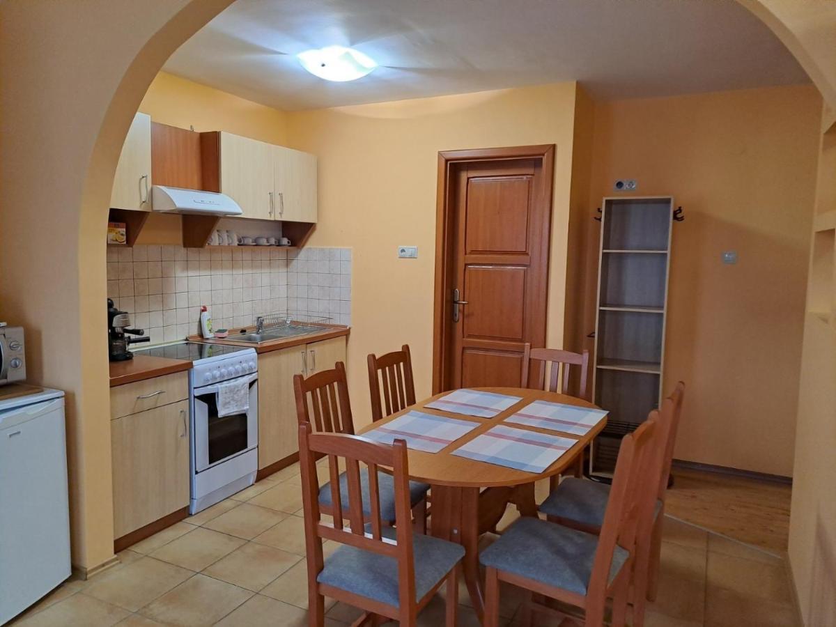 Rozmaring Apartment